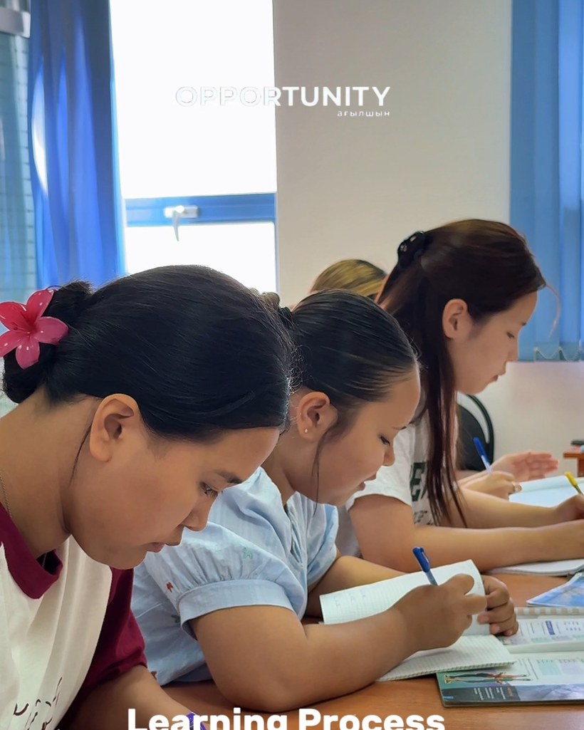 Ученики на занятии в Opportunity